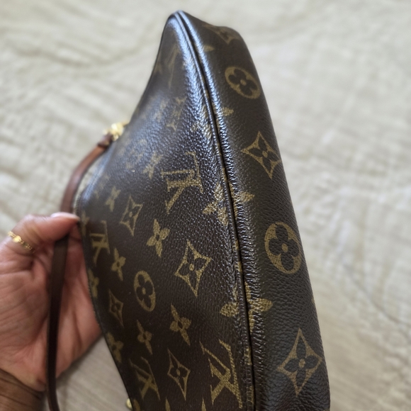 Authentic Louis Vuitton Monogram Clutch - Picture 5 of 10